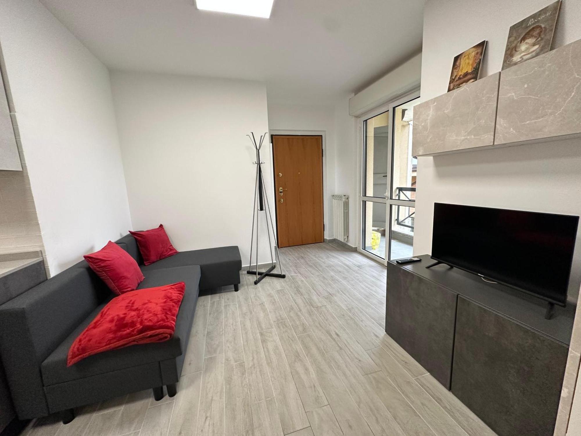 Deluxe Comfortable Suite With Balcony Downtown Кастеланца Екстериор снимка
