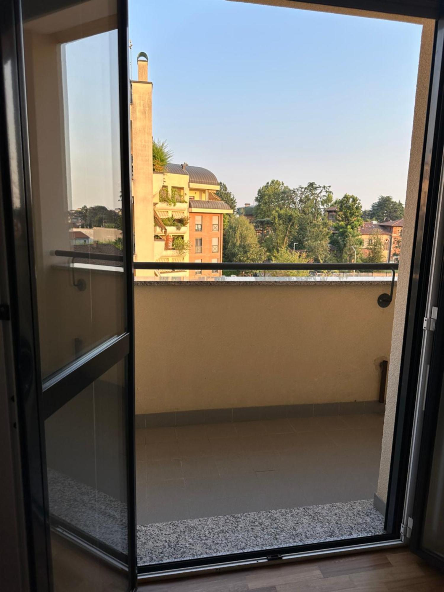 Deluxe Comfortable Suite With Balcony Downtown Кастеланца Екстериор снимка
